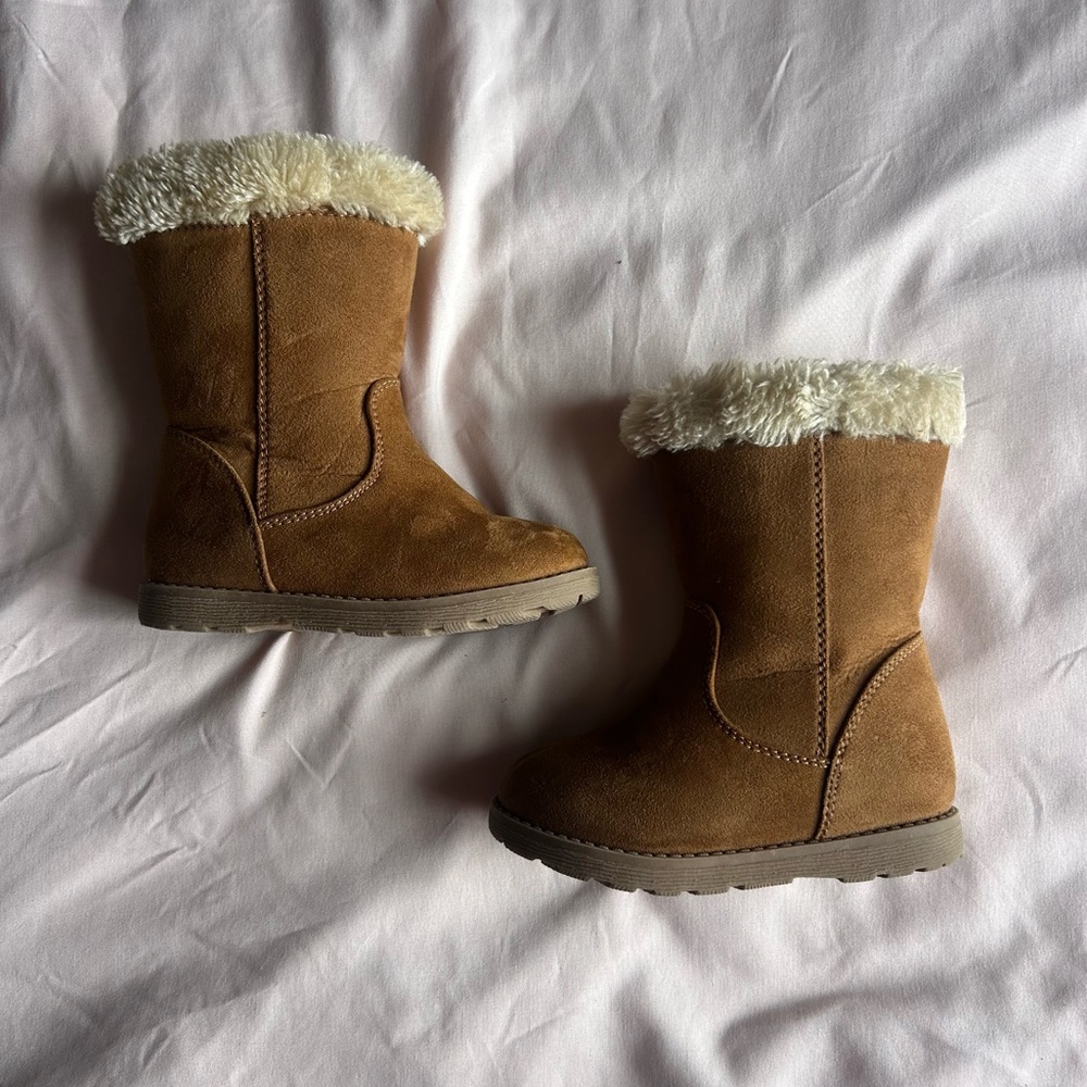 Cat & Jack Tan Faux Suede Fur-Lined Boots – Size 7